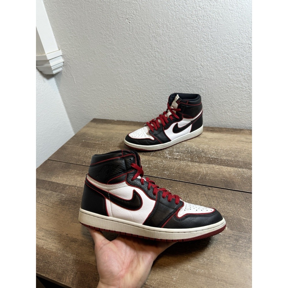 Size 10.5 - Nike Air Jordan 1 Retro High OG Bloodline‎ Mens 555088-062 Shoes